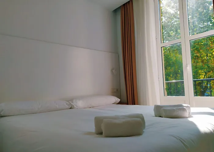 Pensión Sarriegi 2*